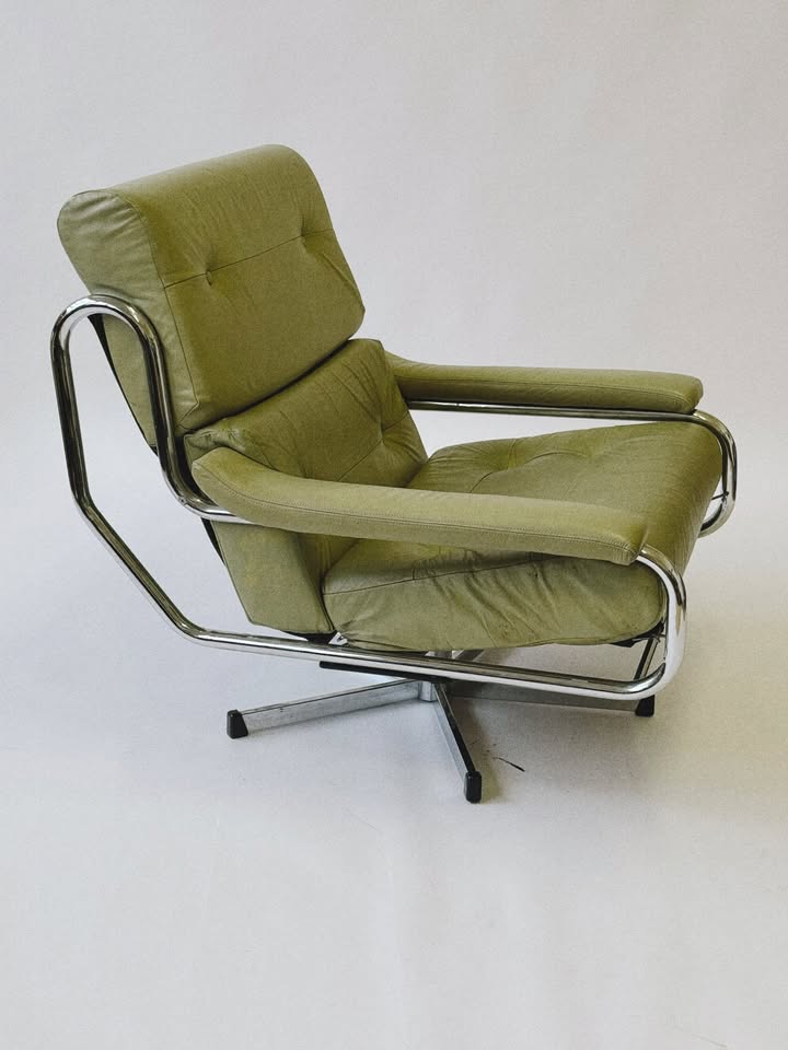 Alpha Leather Swivel Armchair by Pieff